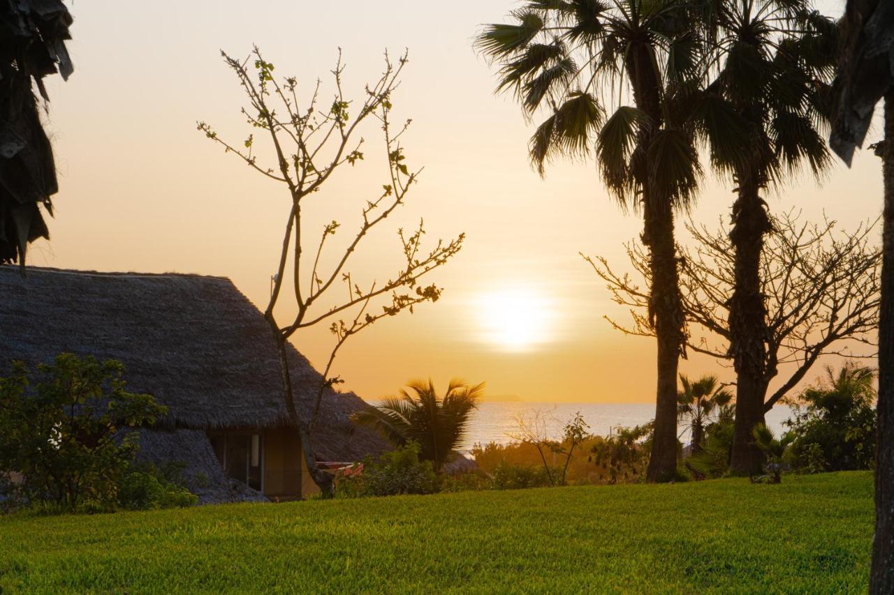 Tanusas Retreat & Spa Puerto Cayo Exterior foto